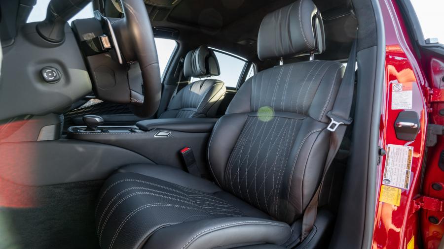 Интерьер Lexus LS500h 2017 года  (NA) (фото 31 из 40)
